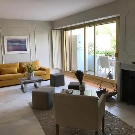 Borromees Apartment *